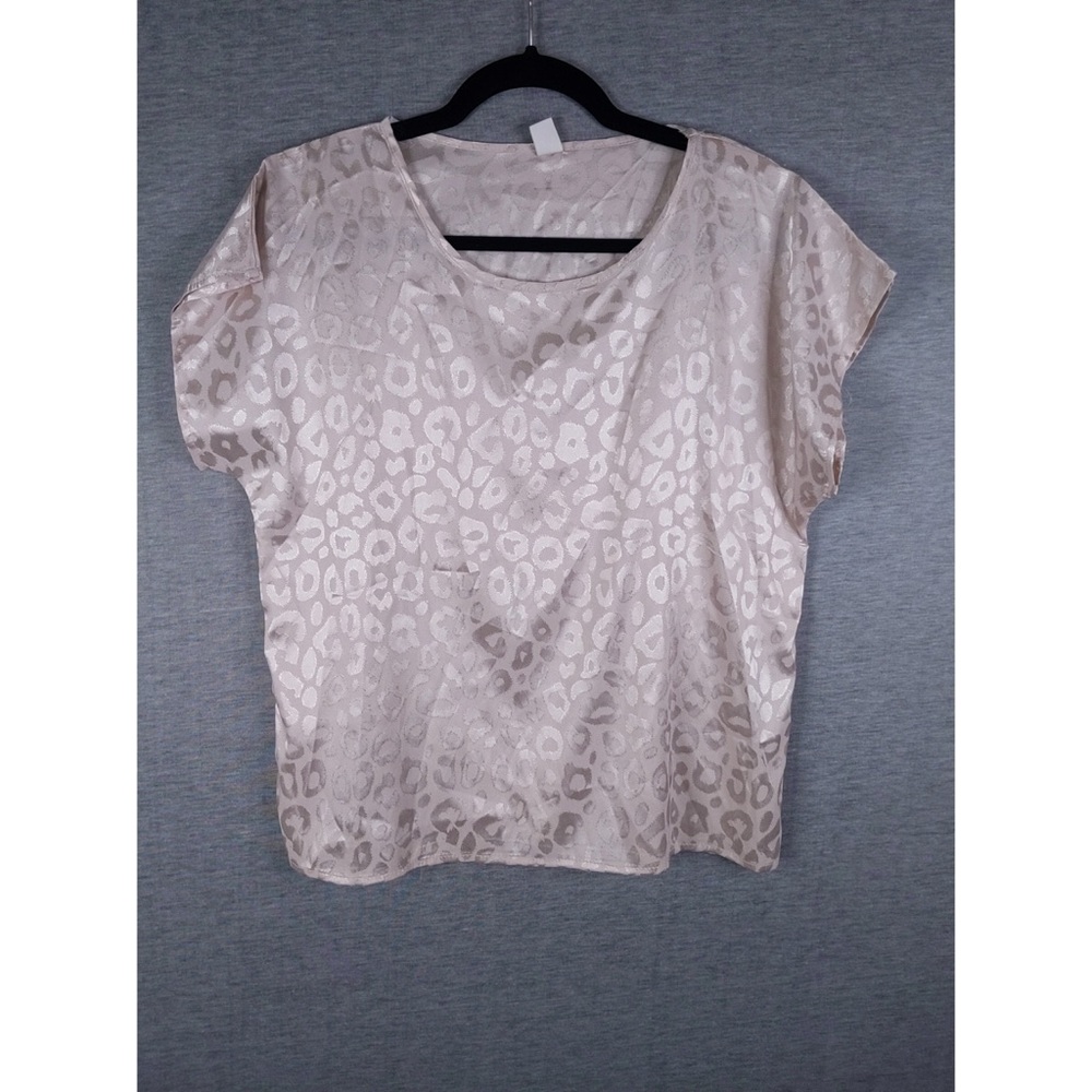 Dolman Sleeve Leopard Jacquard Top - Picture 5 of 9